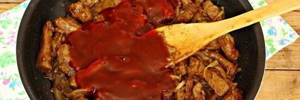 свиная печень, тушенная в томатно-соевом соусе