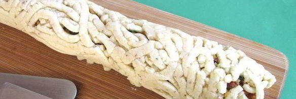 сырное печенье с песто из помидоров, оливок и зелени