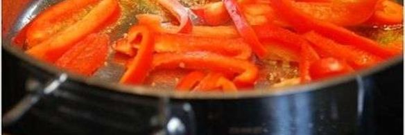 паэлья с колбасой и морепродуктами