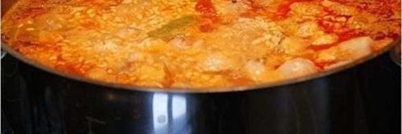 паэлья с колбасой и морепродуктами