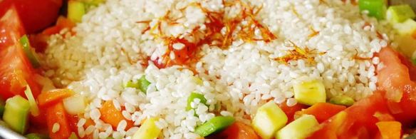 паэлья с овощами и кальмарами