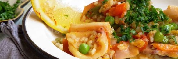 паэлья с овощами и кальмарами