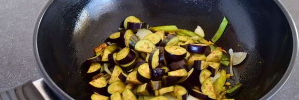 плов из булгура с баклажанами