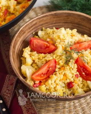 Плов из булгура с цветной капустой и перцем