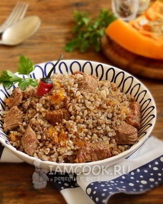 Плов из гречки с мясом и тыквой