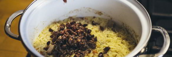 плов из индейки с изюмом