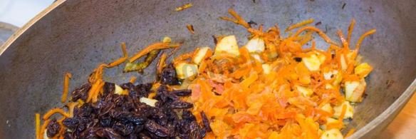 плов с курагой и изюмом