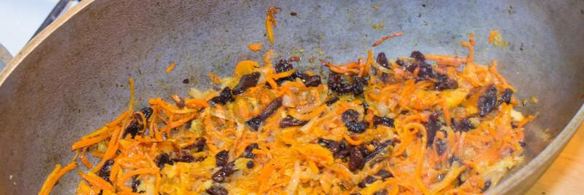 плов с курагой и изюмом