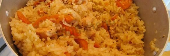 плов в кастрюле с курицей