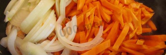 плов в кастрюле с курицей