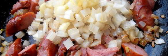 быстрое рагу с колбасками и фасолью