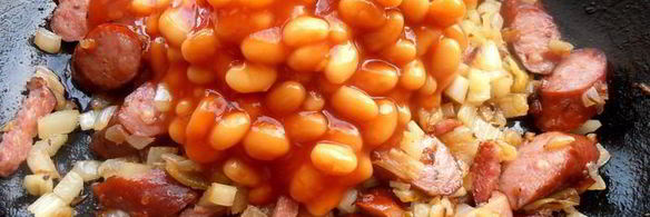 быстрое рагу с колбасками и фасолью