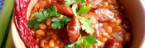 быстрое рагу с колбасками и фасолью