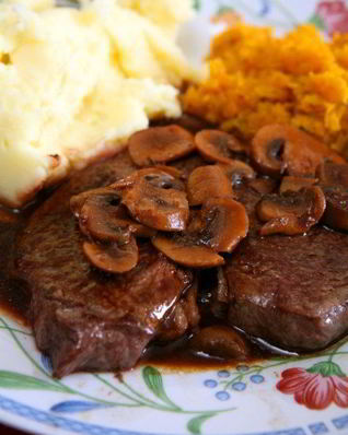 Грибное рагу с красным вином