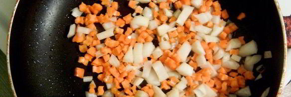 грибное рагу с яйцом пашот и крутонами