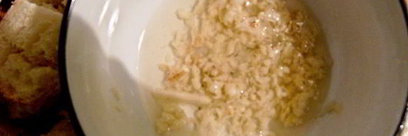 грибное рагу с яйцом пашот и крутонами