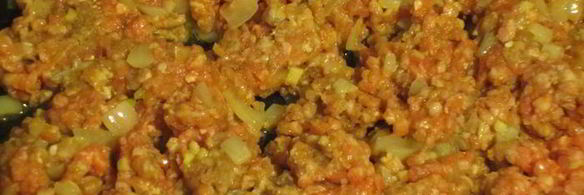 картофель, фаршированный мясным рагу с фасолью