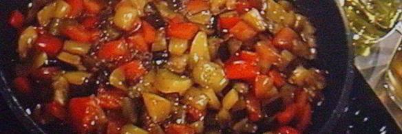 куриное филе с овощным рагу под бальзамическим соусом