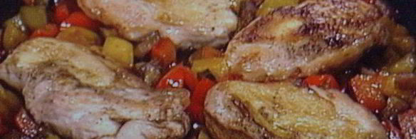 куриное филе с овощным рагу под бальзамическим соусом