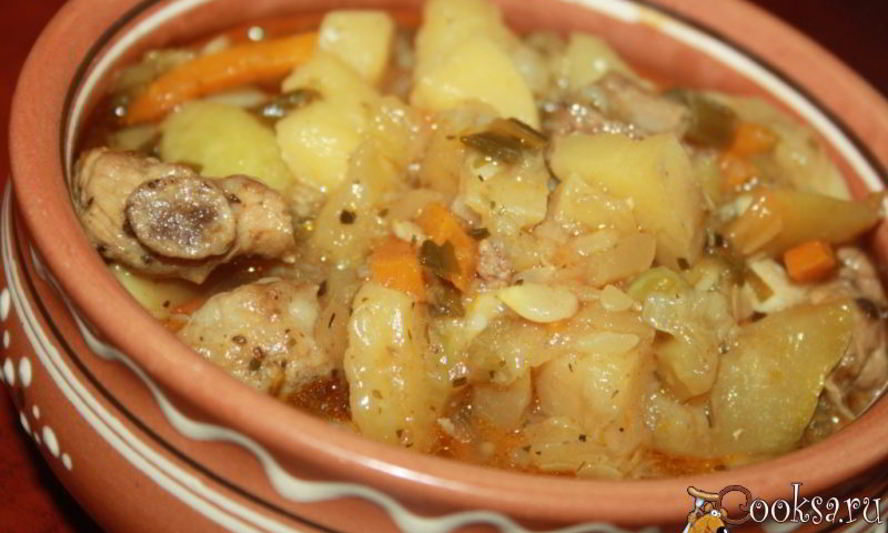 Рецепт летнего рагу со свининой и зеленым горошком в стручках и свежими овощами