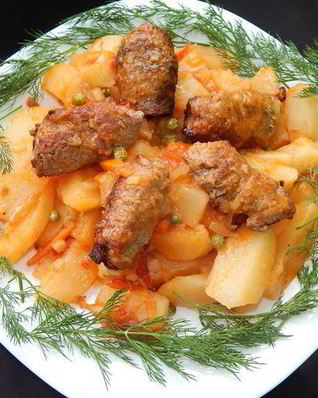 Мясные рулетики с овощным рагу