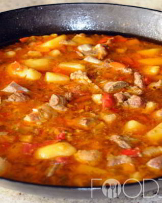 Овощное рагу с баклажанами, картошкой и мясом