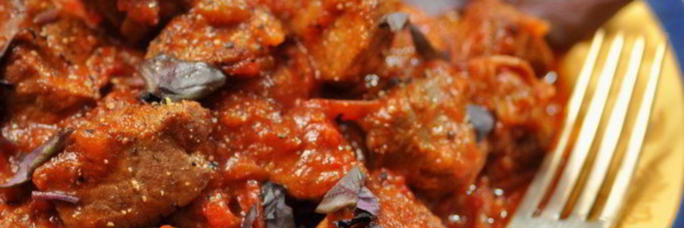 Рагу из баранины с болгарским перцем и томатами