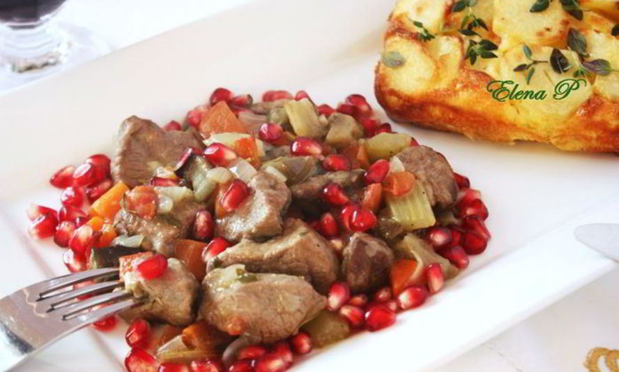 Рецепт рагу из баранины с зернами граната и картофельным гарниром