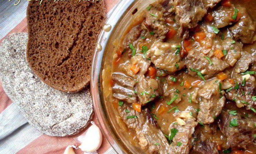 Рецепт рагу из говядины с подливой, запеченное под фольгой homequeen