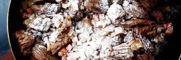 рагу из говядины с подливой, запеченное под фольгой homequeen