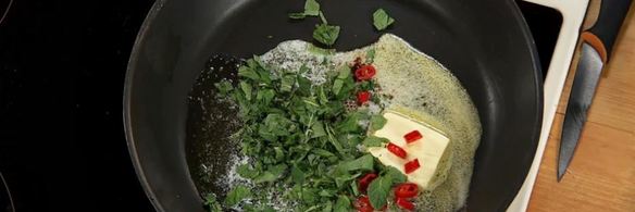 рагу из гуся, курицы и индейки, запеченное в тыкве с грибами и сыром