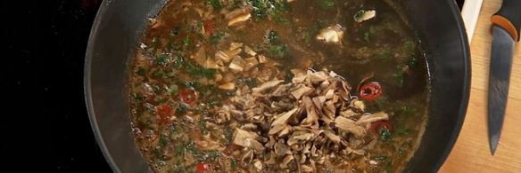 рагу из гуся, курицы и индейки, запеченное в тыкве с грибами и сыром