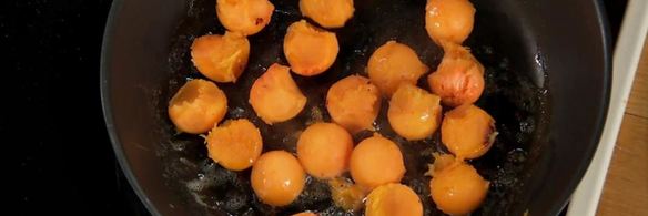 рагу из гуся, курицы и индейки, запеченное в тыкве с грибами и сыром