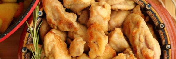 рагу из курицы с овощами и сырными булочками