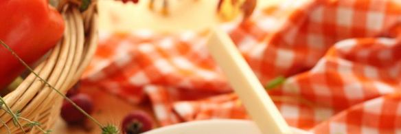 рагу из курицы с овощами и сырными булочками