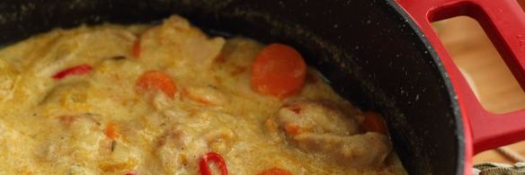 рагу из курицы с овощами и сырными булочками