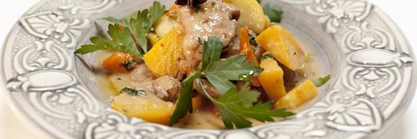 рагу из репы со свининой, яблоками и изюмом