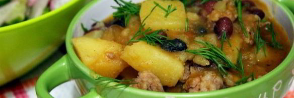 рагу с домашними колбасками и фасолью