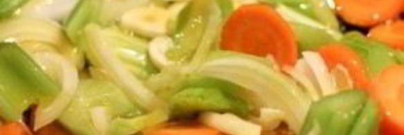 рагу со свининой, овощами и лапшой