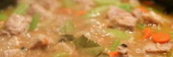 рагу со свининой, овощами и лапшой