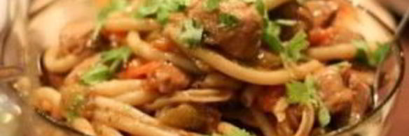 рагу со свининой, овощами и лапшой