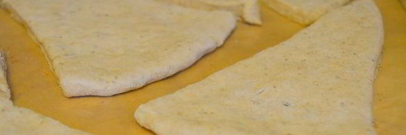 цельнозерновые сметанные треугольники с аппетитным рагу из индейки