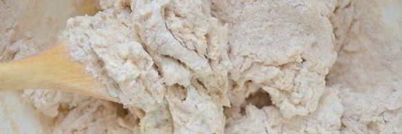 цельнозерновые сметанные треугольники с аппетитным рагу из индейки