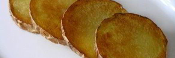 жареный картофель с овощным рагу и чесноком