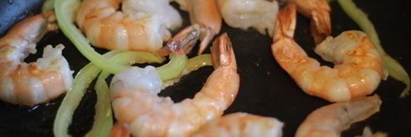 рисовая лапша с креветками в соусе терияки