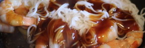 рисовая лапша с креветками в соусе терияки