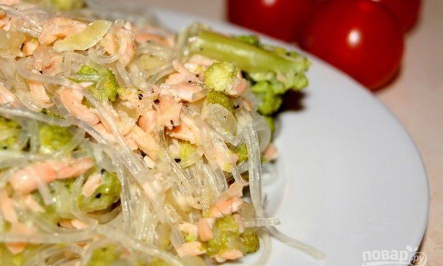 Рецепт рисовой лапши с лососем и брокколи