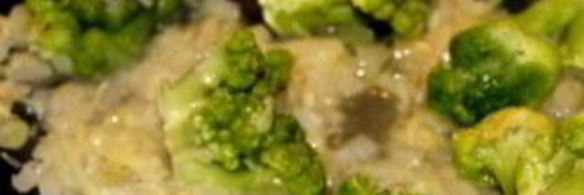 рисовая лапша с лососем и брокколи