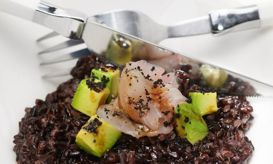 Рецепт ризотто из риса венере с авокадо и карпаччо из сибаса