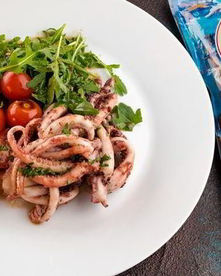 Ароматные щупальца кальмаров на гриле